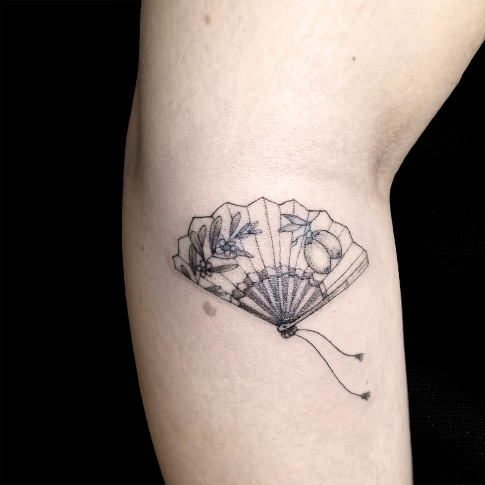 fan tattoo by Lydia