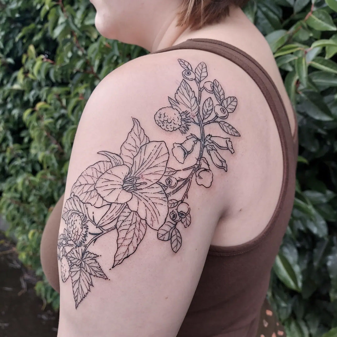 trillium and berries floral tattoo on upper arm by Vincent Li