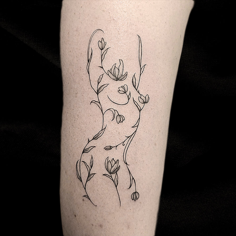 floral female torso tattoo by Mary Kuzmin